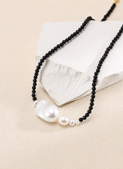 Noir Perle Balance Necklace