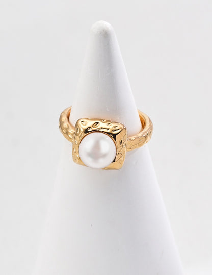 Orb Pearl Frame Ring