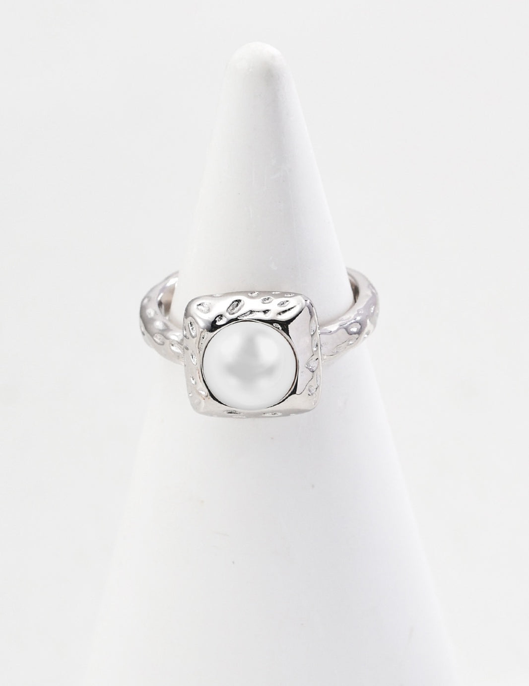 Orb Pearl Frame Ring