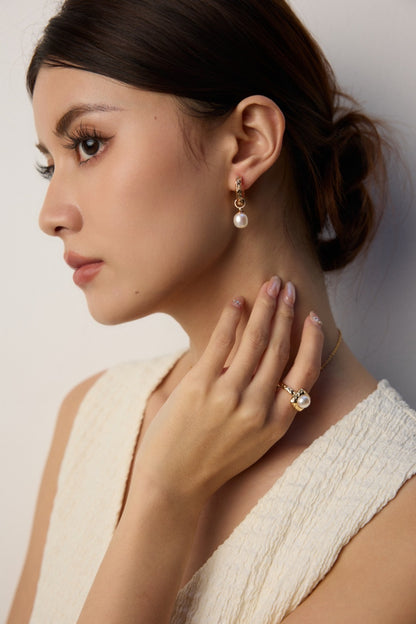 Orb Pearl Frame Ring