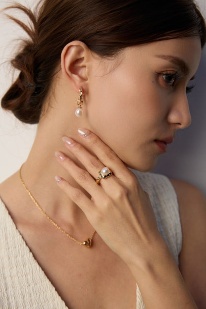 Orb Pearl Frame Ring
