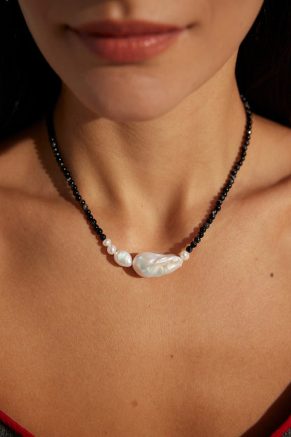 Noir Perle Balance Necklace