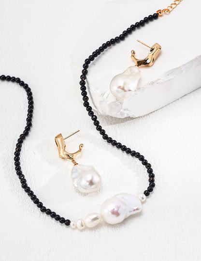 Noir Perle Balance Necklace