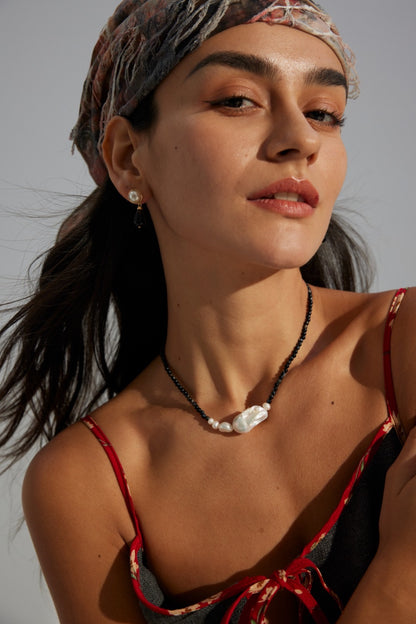 Noir Perle Balance Necklace