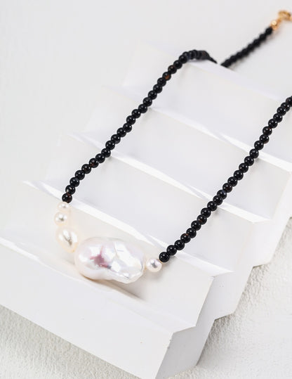 Noir Perle Balance Necklace